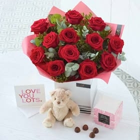 12 Red Roses Gift Set