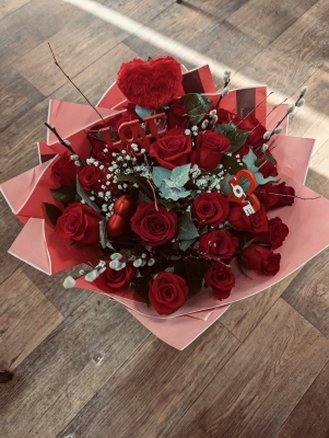 30 Red Rose Hand Tied