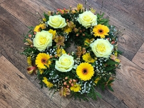 Loose wreath in yellow shades